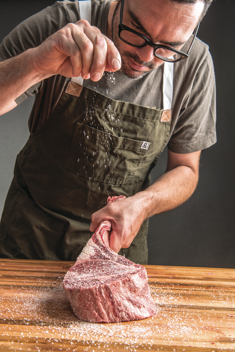 Illustration for article titled Aaron Franklin wants you to develop a sixth sense for grilling steak